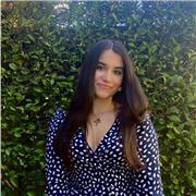 Amable, paciente, buena comunicadora y flexible. Puedo dar clase a cualquier edad, especialmente de 15 para abajo.